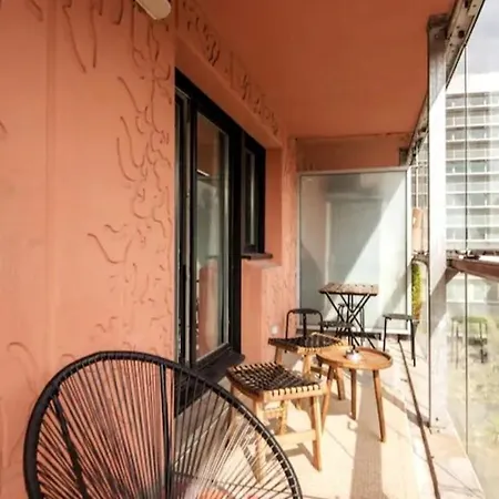 Big Near Old Town With Balcony + Parking Apartmán