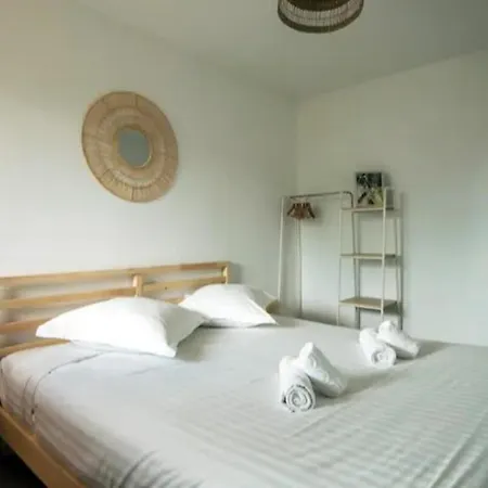 Big Near Old Town With Balcony + Parking Apartmán