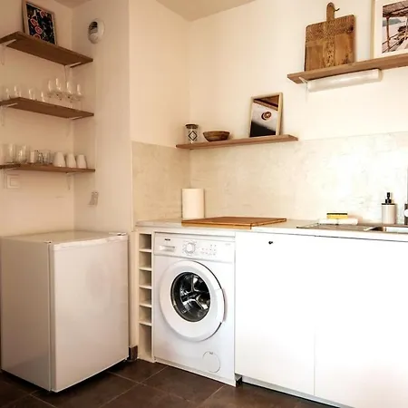 Big Near Old Town With Balcony + Parking Apartmán