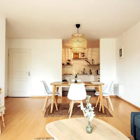 Big Near Old Town With Balcony + Parking