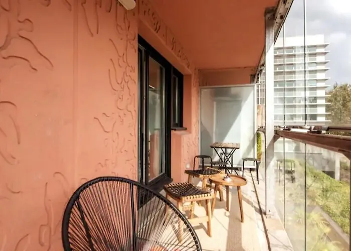 Big Near Old Town With Balcony + Parking Daire