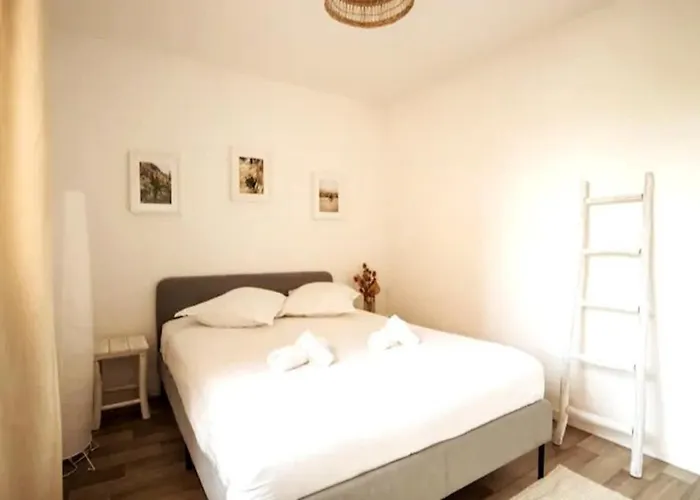 Daire Big Near Old Town With Balcony + Parking *
