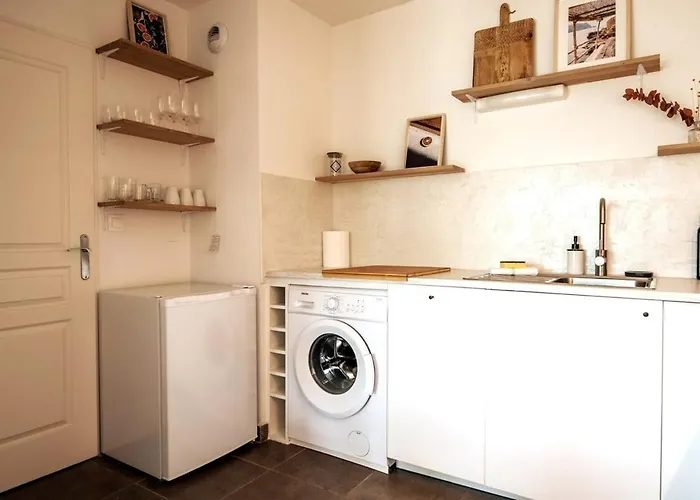 Big Near Old Town With Balcony + Parking Daire