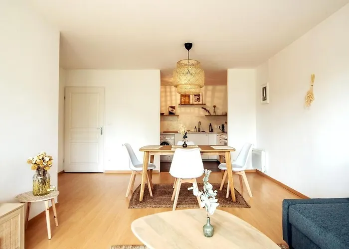 Big Near Old Town With Balcony + Parking