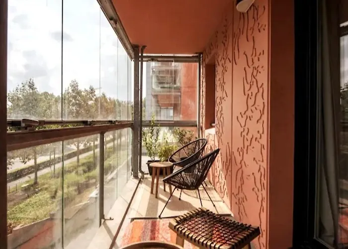 Big Near Old Town With Balcony + Parking