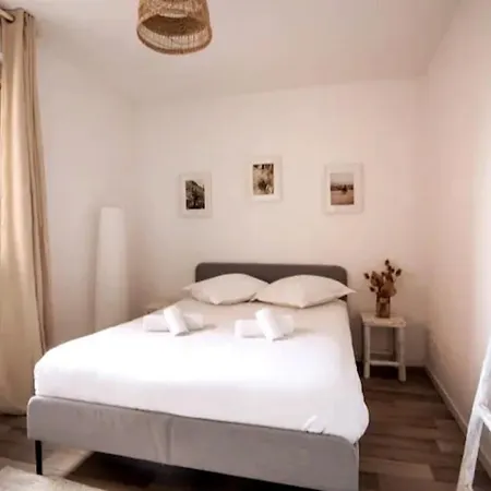 Daire Big Near Old Town With Balcony + Parking