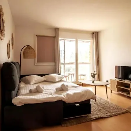 Big Near Old Town With Balcony + Parking * Lila