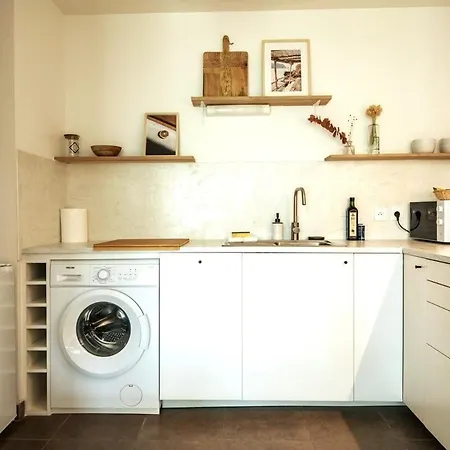Big Near Old Town With Balcony + Parking Lila